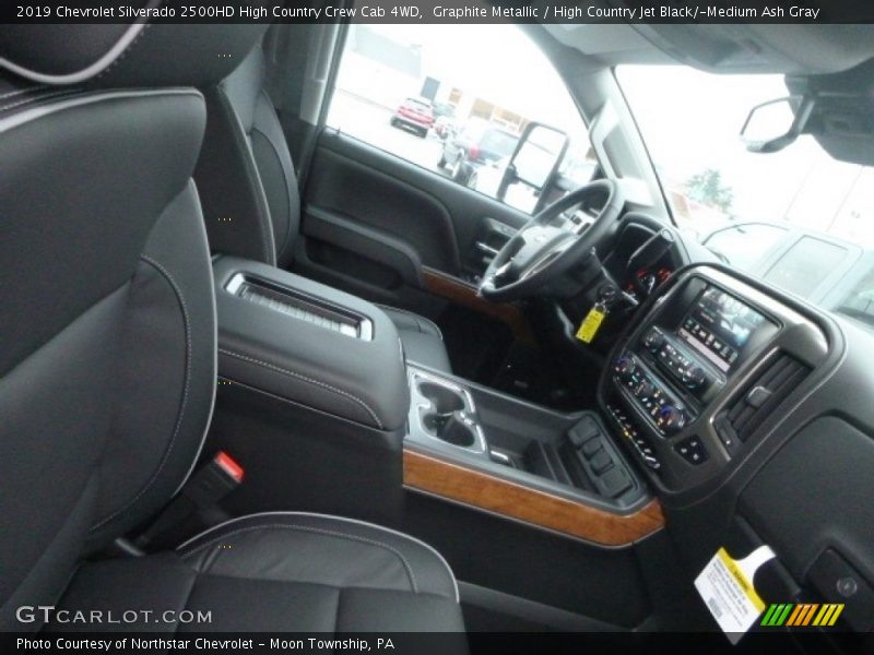 Graphite Metallic / High Country Jet Black/­Medium Ash Gray 2019 Chevrolet Silverado 2500HD High Country Crew Cab 4WD