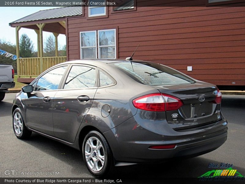 Magnetic Metallic / Charcoal Black 2016 Ford Fiesta SE Sedan