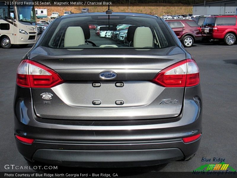 Magnetic Metallic / Charcoal Black 2016 Ford Fiesta SE Sedan