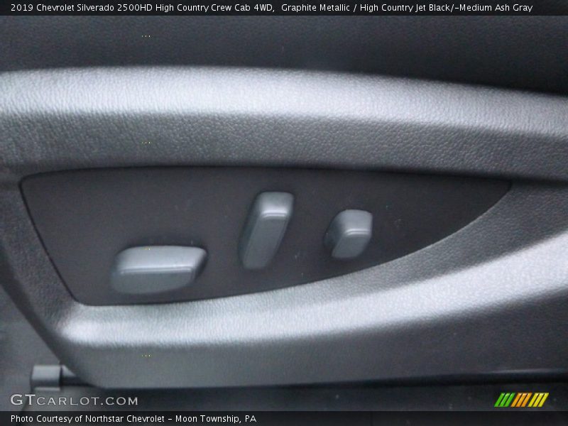Graphite Metallic / High Country Jet Black/­Medium Ash Gray 2019 Chevrolet Silverado 2500HD High Country Crew Cab 4WD