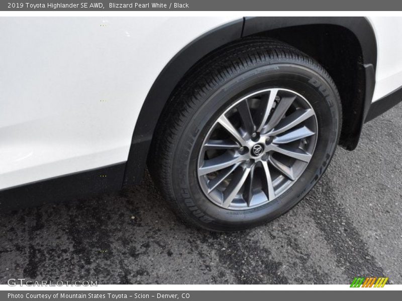 Blizzard Pearl White / Black 2019 Toyota Highlander SE AWD