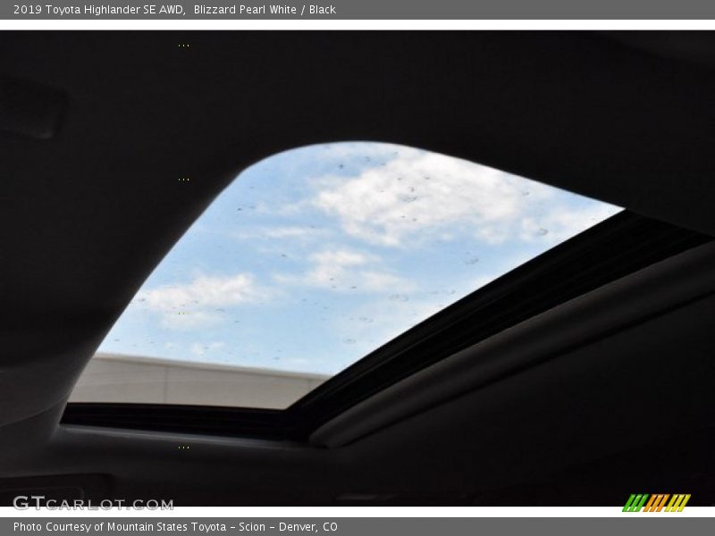 Blizzard Pearl White / Black 2019 Toyota Highlander SE AWD