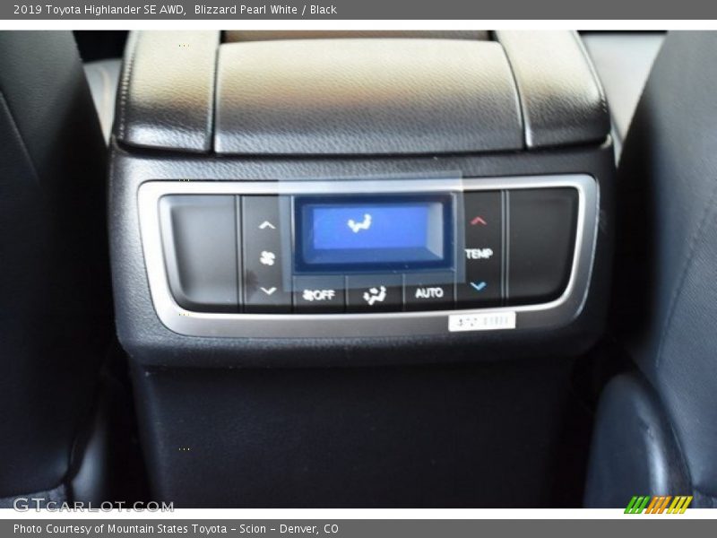 Blizzard Pearl White / Black 2019 Toyota Highlander SE AWD