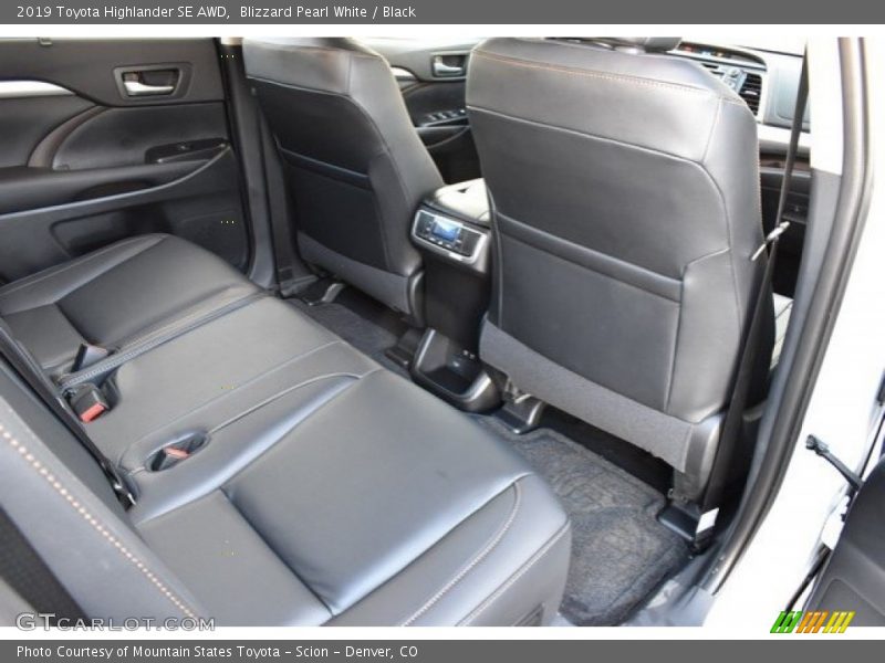 Blizzard Pearl White / Black 2019 Toyota Highlander SE AWD