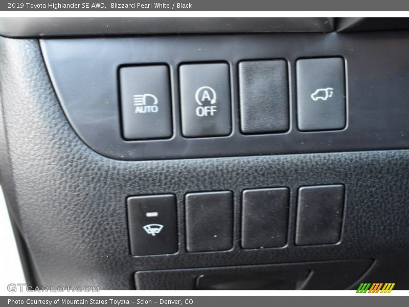 Blizzard Pearl White / Black 2019 Toyota Highlander SE AWD