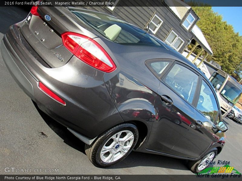 Magnetic Metallic / Charcoal Black 2016 Ford Fiesta SE Sedan