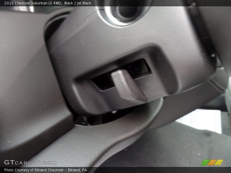 Black / Jet Black 2019 Chevrolet Suburban LS 4WD