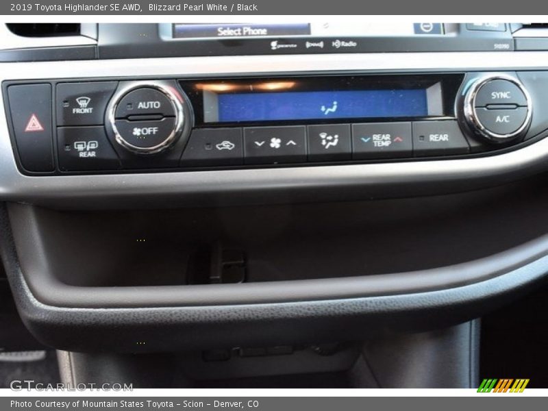 Blizzard Pearl White / Black 2019 Toyota Highlander SE AWD
