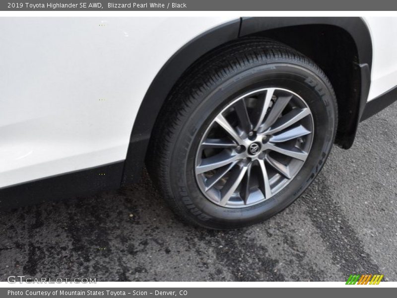 Blizzard Pearl White / Black 2019 Toyota Highlander SE AWD