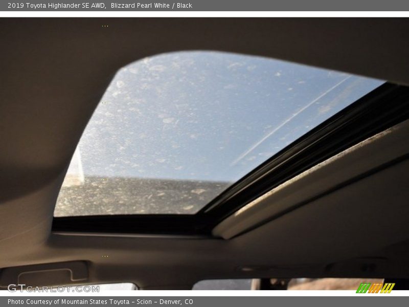 Blizzard Pearl White / Black 2019 Toyota Highlander SE AWD