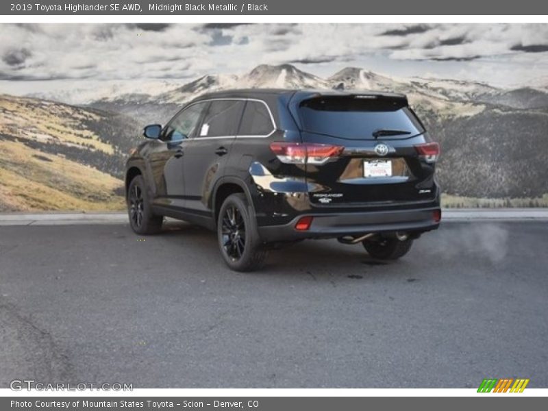 Midnight Black Metallic / Black 2019 Toyota Highlander SE AWD