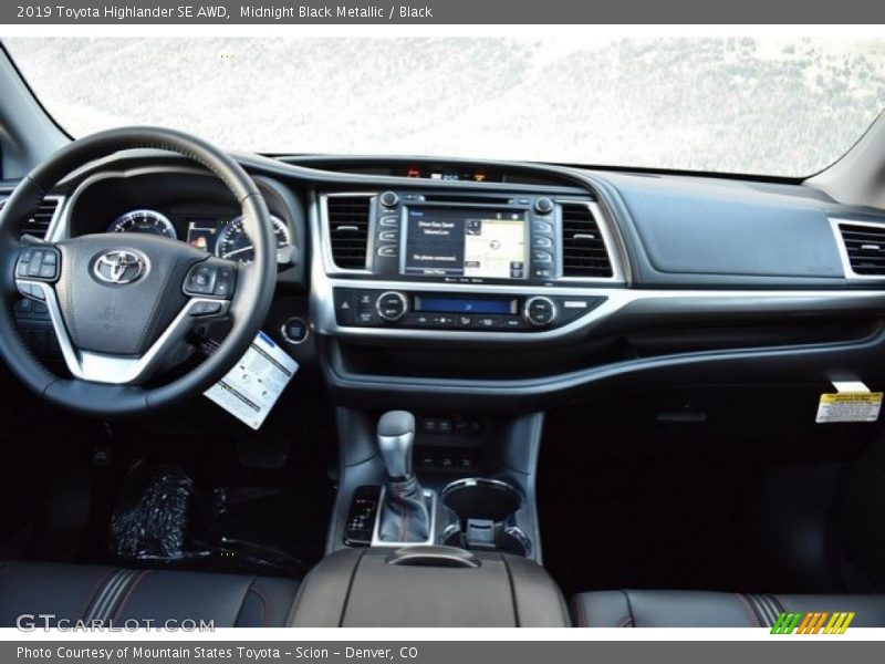 Midnight Black Metallic / Black 2019 Toyota Highlander SE AWD