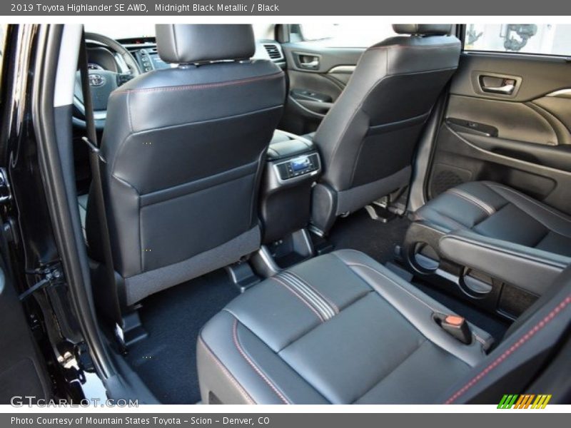 Midnight Black Metallic / Black 2019 Toyota Highlander SE AWD
