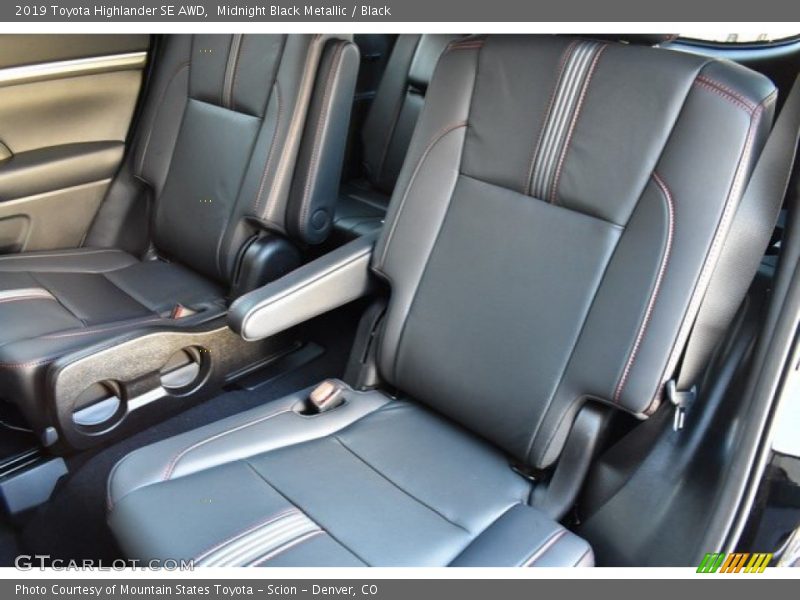 Midnight Black Metallic / Black 2019 Toyota Highlander SE AWD