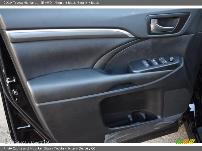 Midnight Black Metallic / Black 2019 Toyota Highlander SE AWD