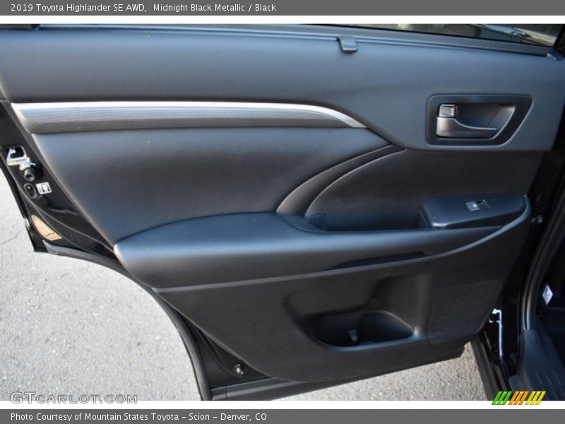 Midnight Black Metallic / Black 2019 Toyota Highlander SE AWD