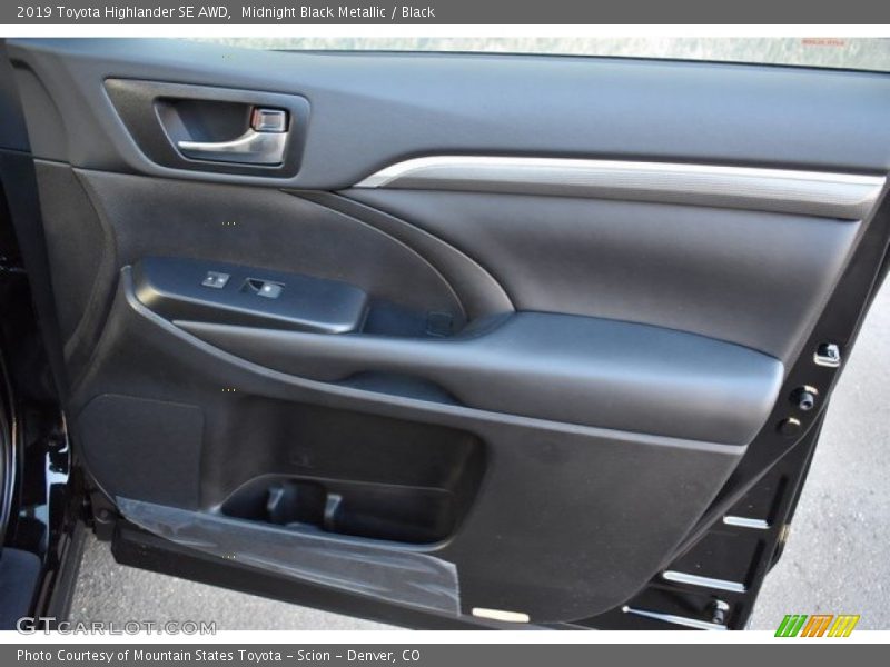 Midnight Black Metallic / Black 2019 Toyota Highlander SE AWD