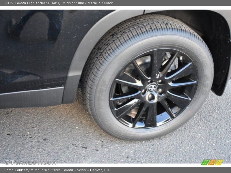 Midnight Black Metallic / Black 2019 Toyota Highlander SE AWD