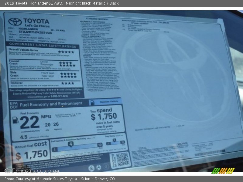 Midnight Black Metallic / Black 2019 Toyota Highlander SE AWD