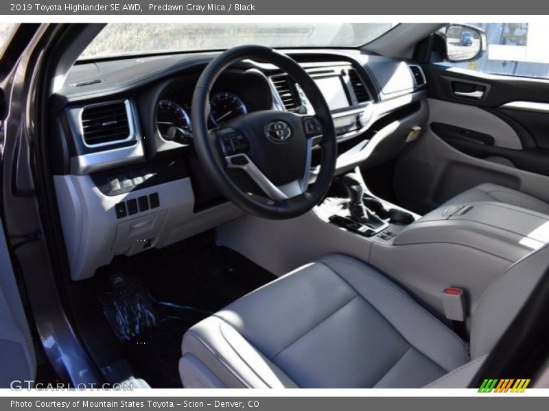 Predawn Gray Mica / Black 2019 Toyota Highlander SE AWD
