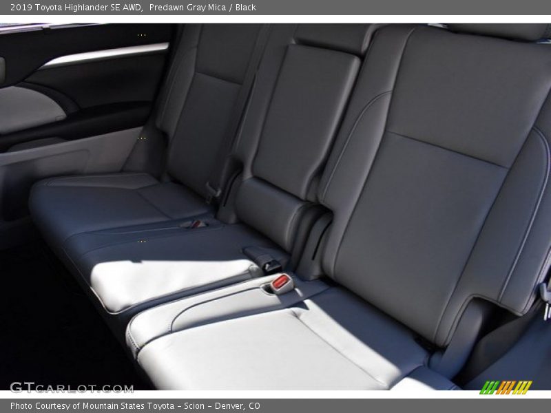 Predawn Gray Mica / Black 2019 Toyota Highlander SE AWD