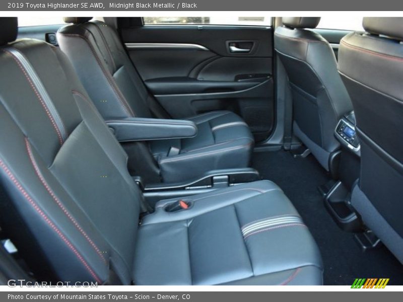 Midnight Black Metallic / Black 2019 Toyota Highlander SE AWD