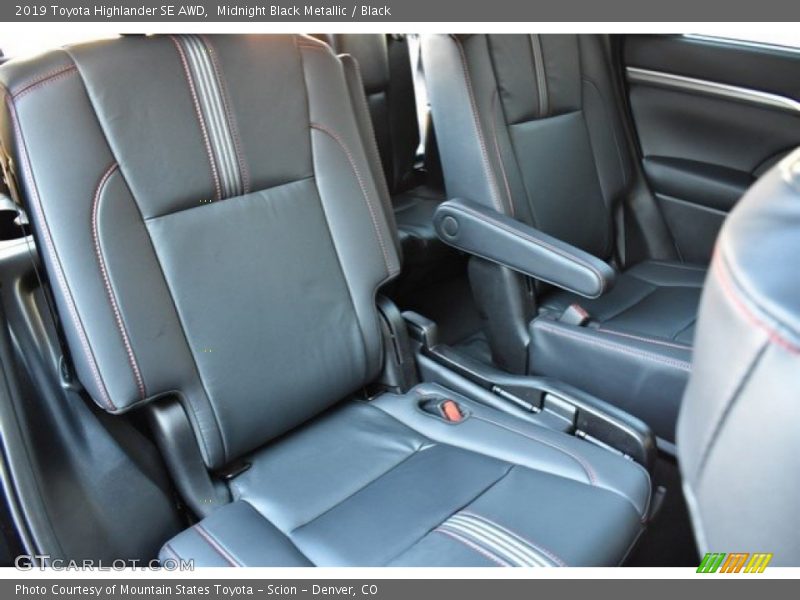 Midnight Black Metallic / Black 2019 Toyota Highlander SE AWD