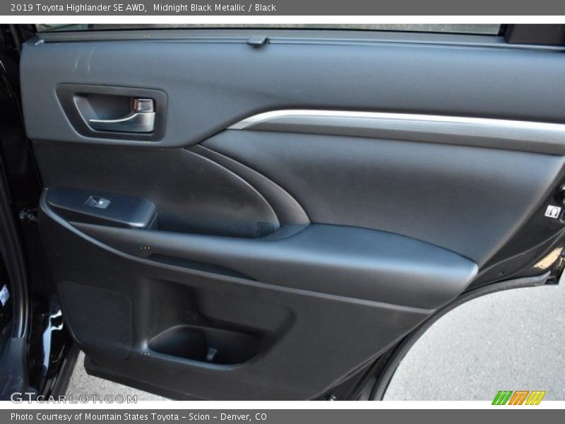 Midnight Black Metallic / Black 2019 Toyota Highlander SE AWD