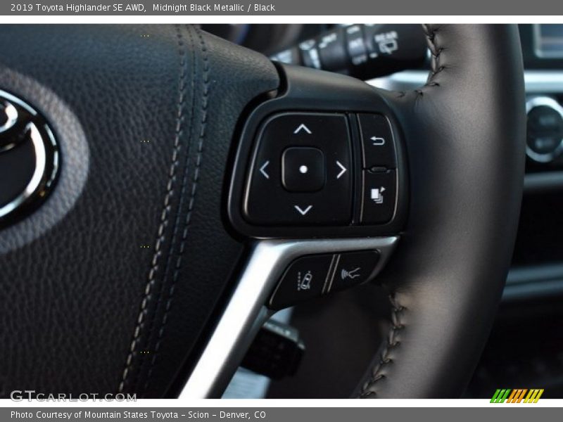 Midnight Black Metallic / Black 2019 Toyota Highlander SE AWD