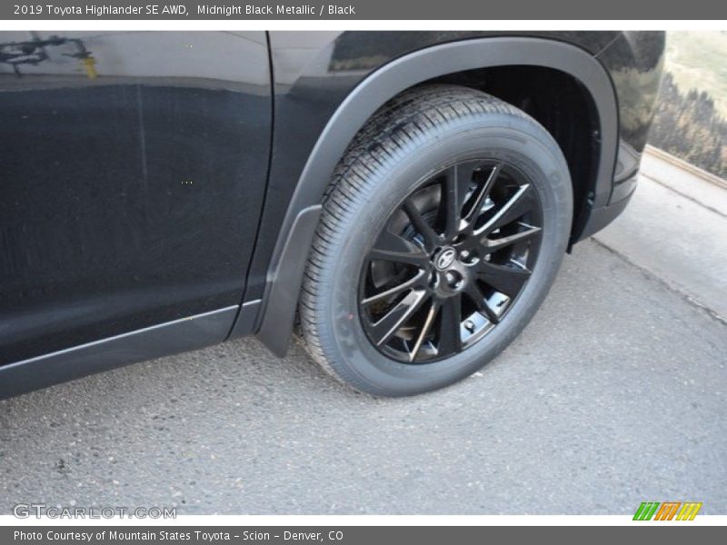 Midnight Black Metallic / Black 2019 Toyota Highlander SE AWD