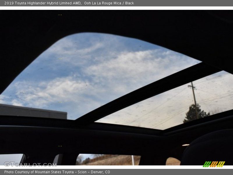 Sunroof of 2019 Highlander Hybrid Limited AWD