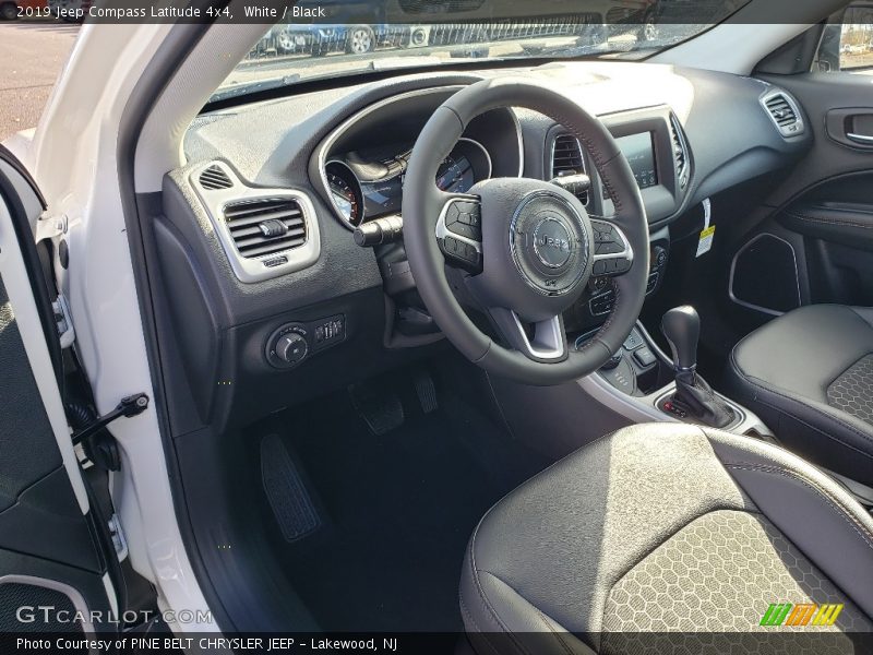 White / Black 2019 Jeep Compass Latitude 4x4