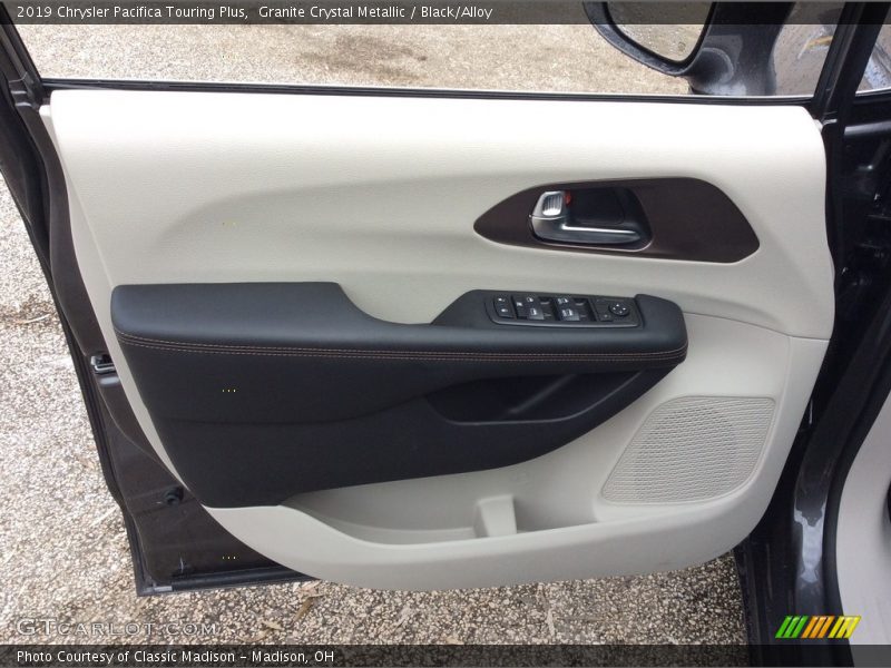 Granite Crystal Metallic / Black/Alloy 2019 Chrysler Pacifica Touring Plus