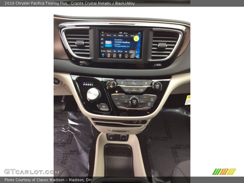 Granite Crystal Metallic / Black/Alloy 2019 Chrysler Pacifica Touring Plus