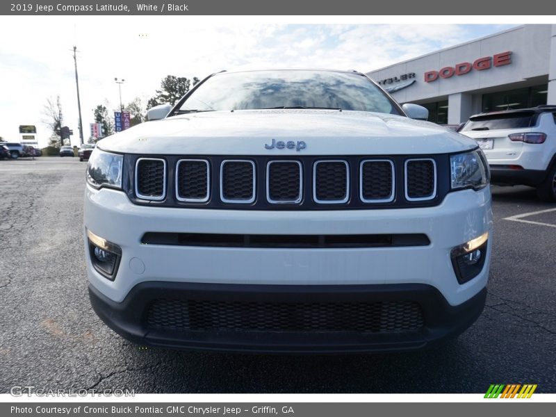 White / Black 2019 Jeep Compass Latitude