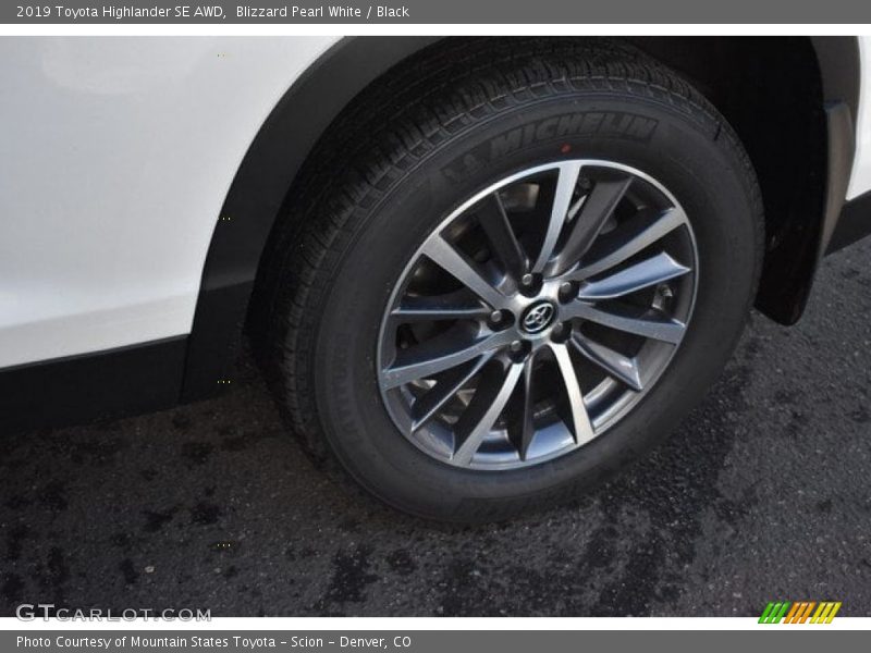 Blizzard Pearl White / Black 2019 Toyota Highlander SE AWD