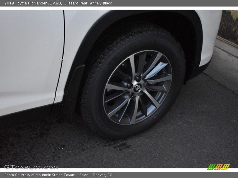 Blizzard Pearl White / Black 2019 Toyota Highlander SE AWD