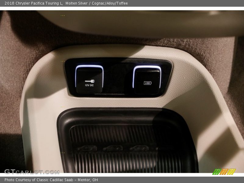 Molten Silver / Cognac/Alloy/Toffee 2018 Chrysler Pacifica Touring L