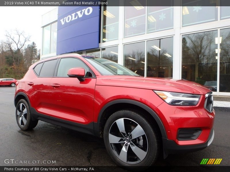 Fusion Red Metallic / Blond 2019 Volvo XC40 T4 Momentum