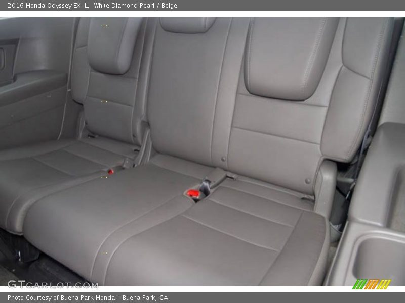 White Diamond Pearl / Beige 2016 Honda Odyssey EX-L