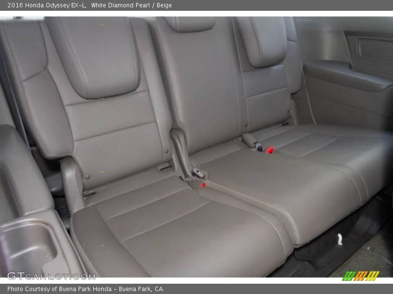 White Diamond Pearl / Beige 2016 Honda Odyssey EX-L