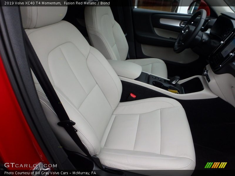 Front Seat of 2019 XC40 T4 Momentum