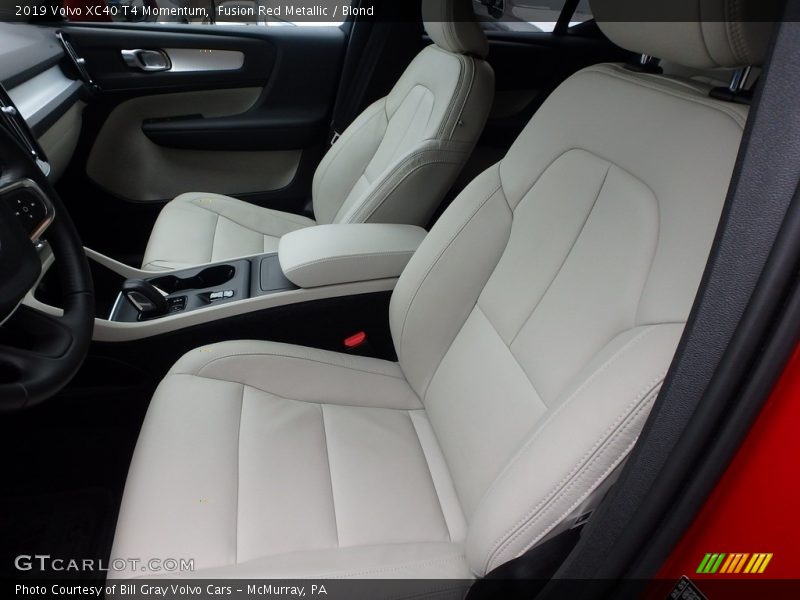 Front Seat of 2019 XC40 T4 Momentum