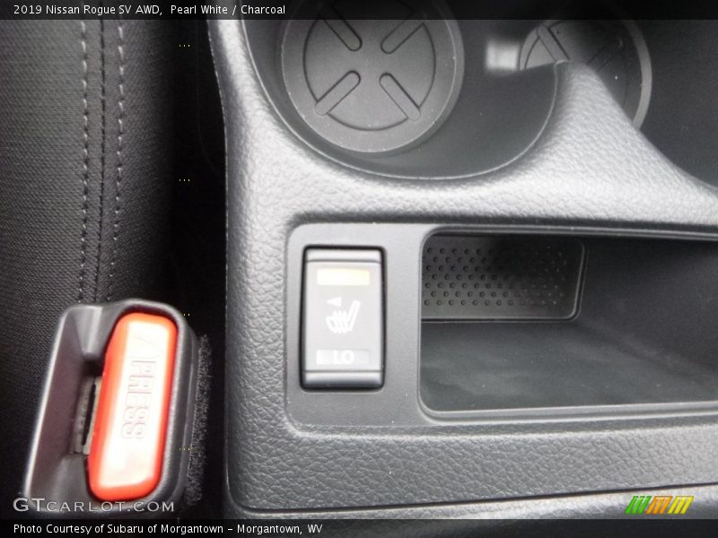 Pearl White / Charcoal 2019 Nissan Rogue SV AWD