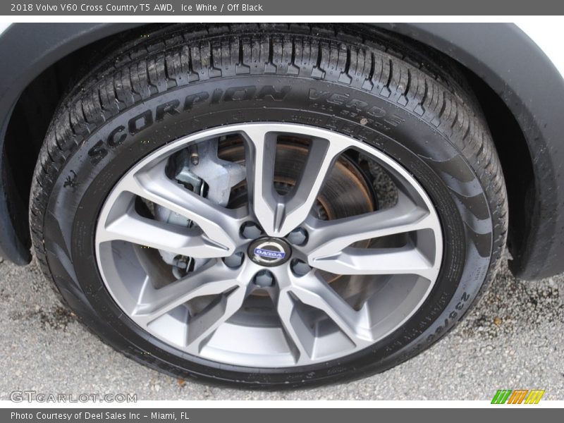 Ice White / Off Black 2018 Volvo V60 Cross Country T5 AWD