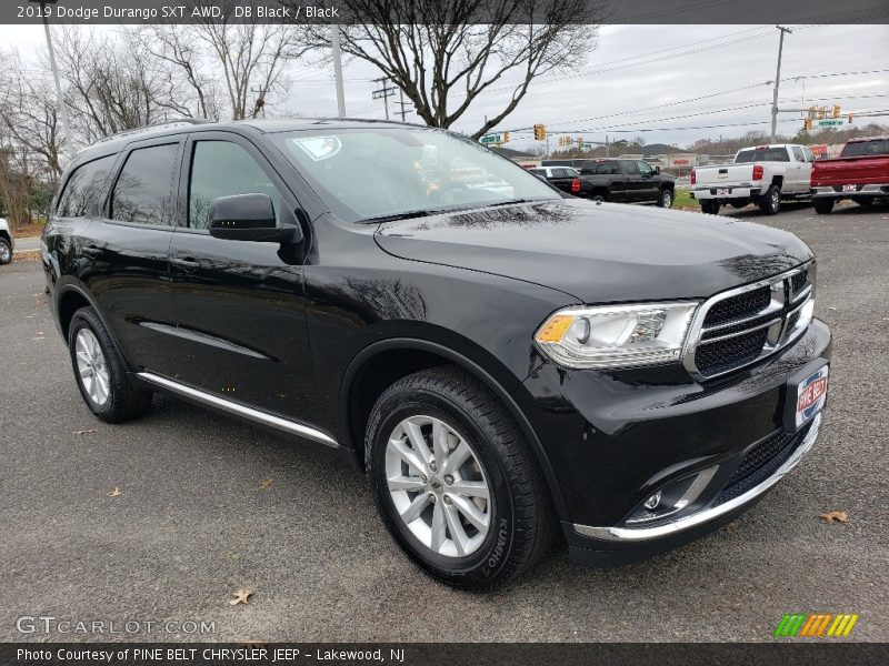 Front 3/4 View of 2019 Durango SXT AWD