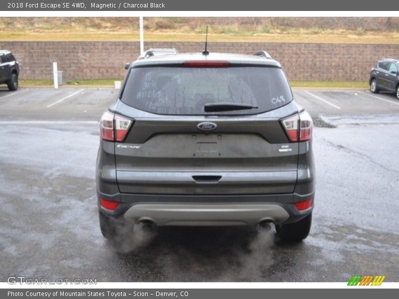 Magnetic / Charcoal Black 2018 Ford Escape SE 4WD