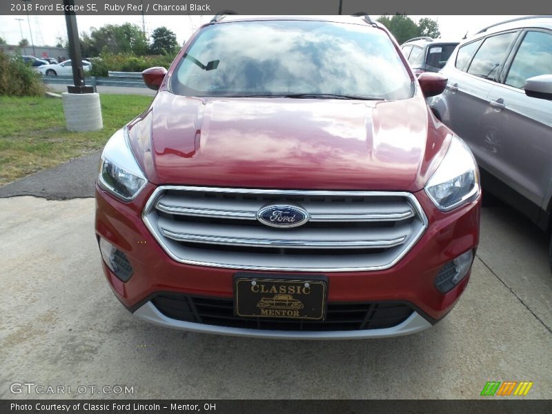 Ruby Red / Charcoal Black 2018 Ford Escape SE