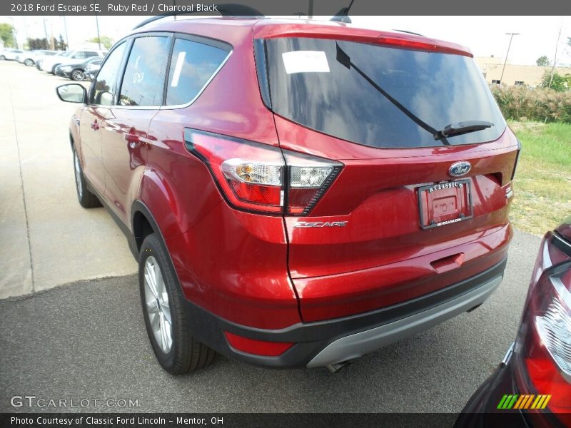 Ruby Red / Charcoal Black 2018 Ford Escape SE