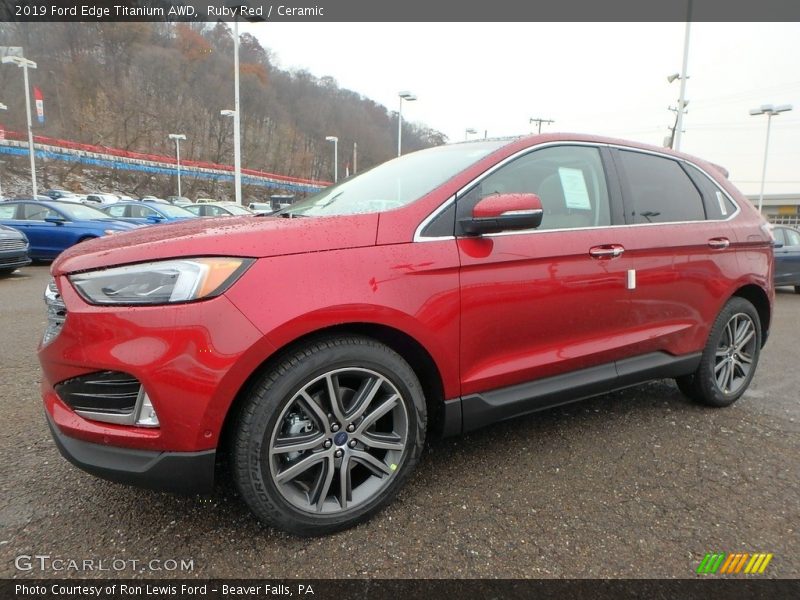 Front 3/4 View of 2019 Edge Titanium AWD